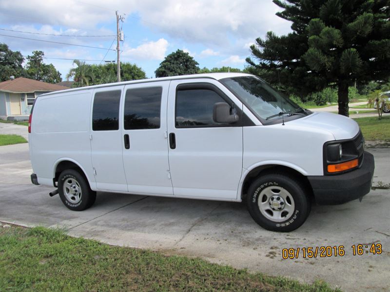 2005 Chevrolet Express Cargo for sale by owner in Port Saint Lucie