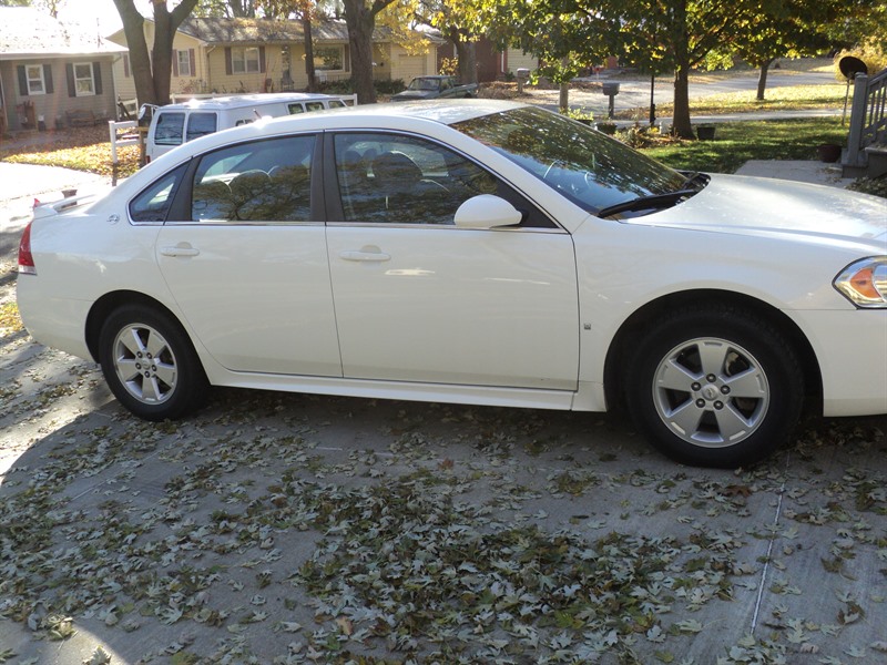 2009 Chevrolet Impala for sale by owner in COUNCIL BLUFFS