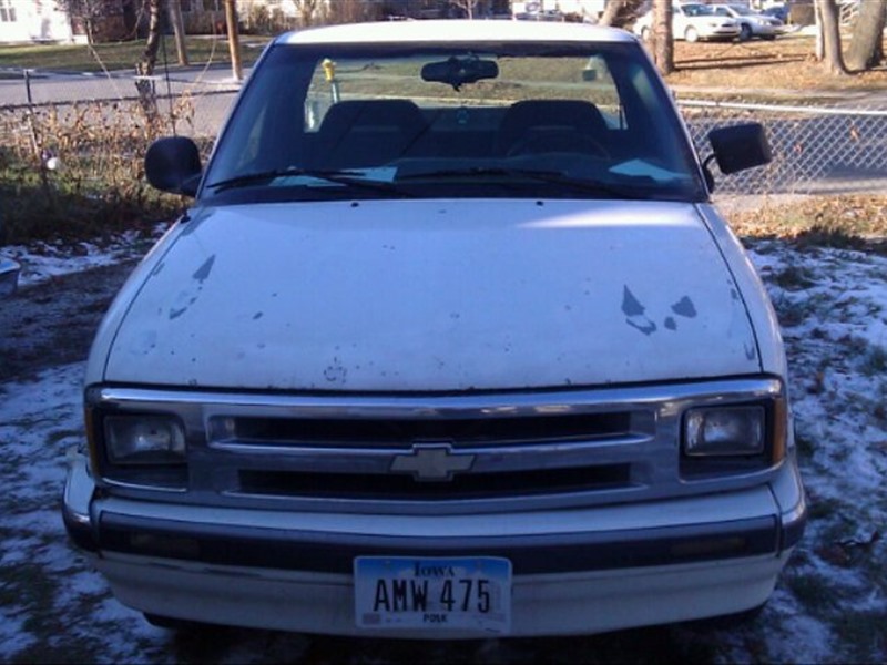 1995 Chevrolet S-10 for sale by owner in DES MOINES