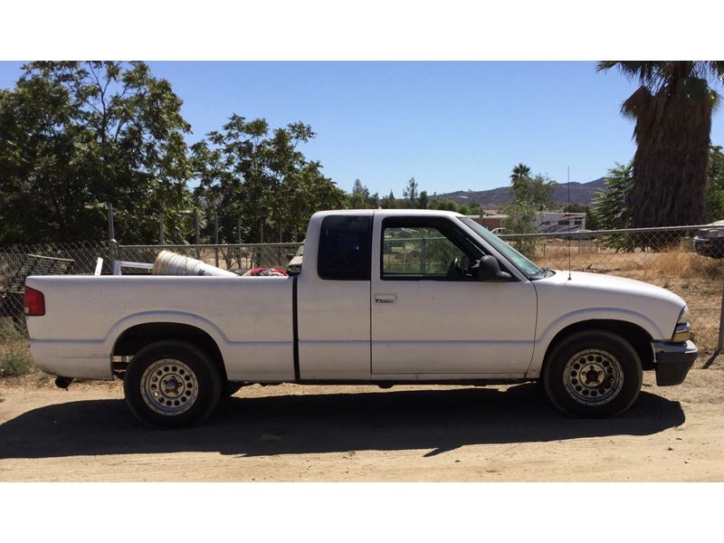1998 Chevrolet S-10 for sale by owner in Huntington Beach