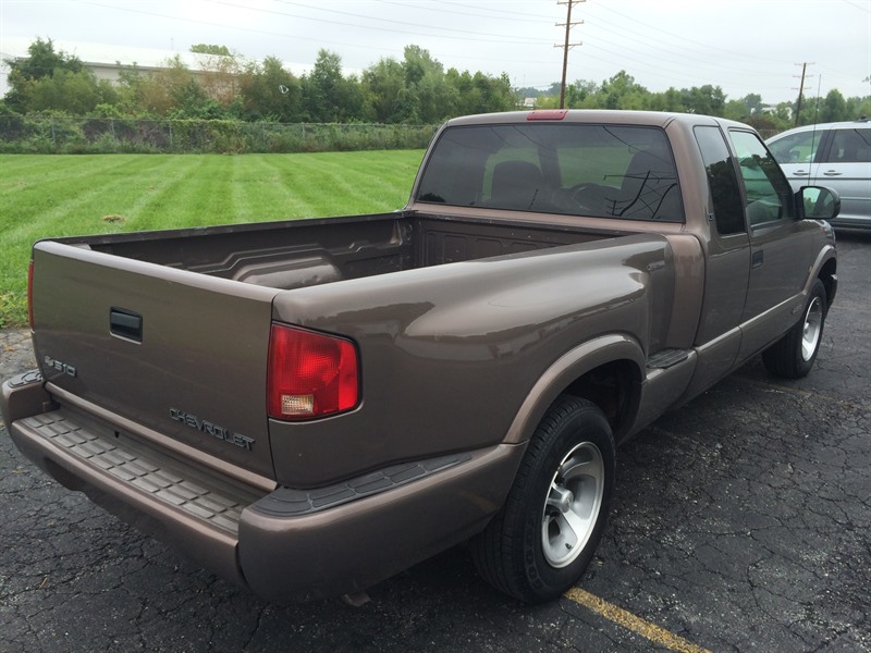 2000 Chevrolet S-10 for sale by owner in OLATHE
