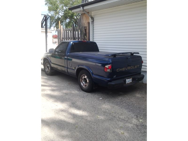 2000 Chevrolet S-10 for sale by owner in JOLIET