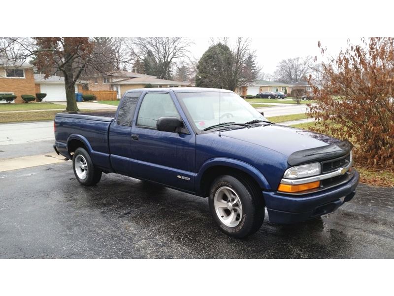 2000 Chevrolet S-10 for sale by owner in Chicago