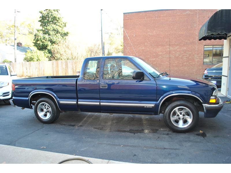 2001 Chevrolet S-10 for sale by owner in Anderson