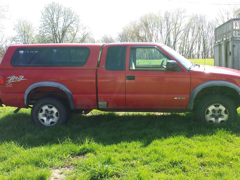 2002 Chevrolet S-10 for sale by owner in JEANNETTE