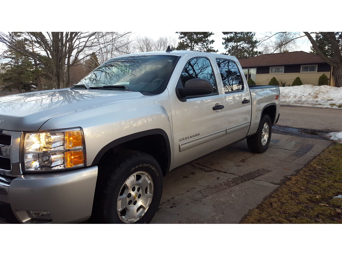 2011 Chevrolet Silverado 1500 Crew Cab for sale by owner in Kingsford