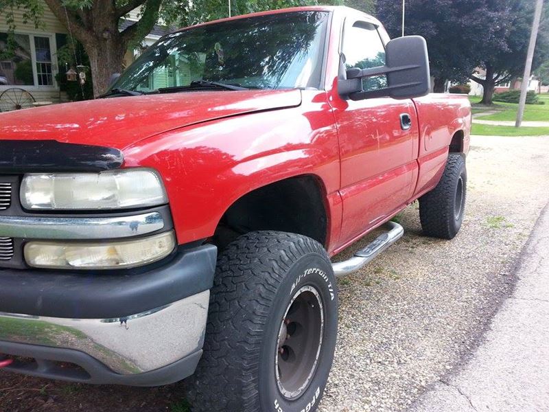 2000 Chevrolet Silverado for sale by owner in Belvidere
