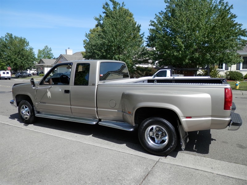 1992 Chevrolet Silverado 3500 HD for sale by owner in WINDSOR