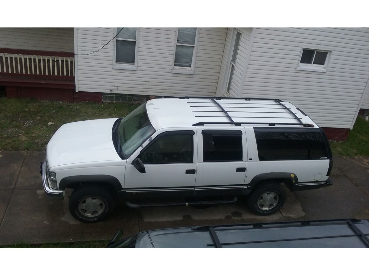 1999 Chevrolet Suburban 1500 for sale by owner in Cleveland