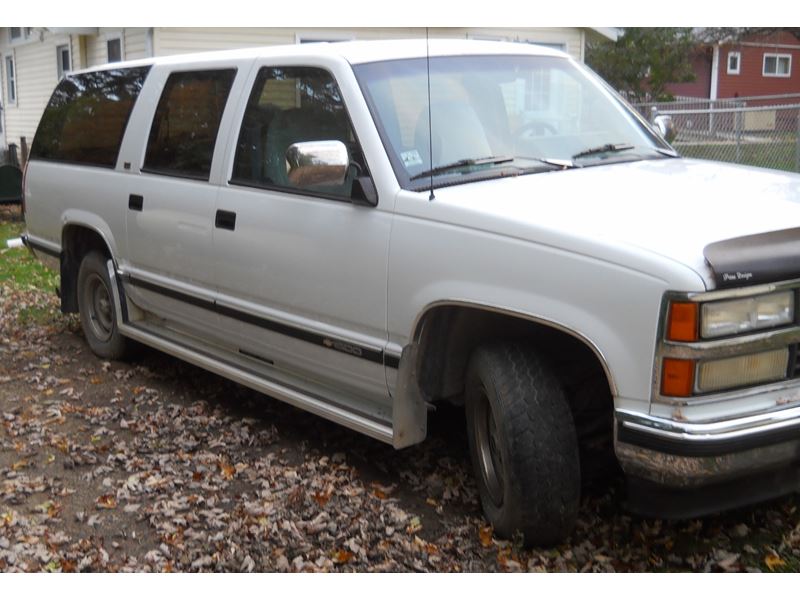 1993 Chevrolet Suburban for sale by owner in Howard City