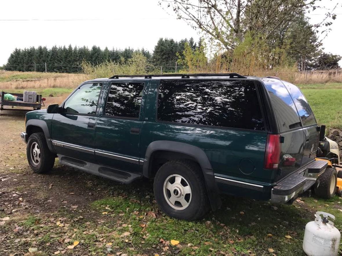 1995 Chevrolet Suburban for sale by owner in Newberg