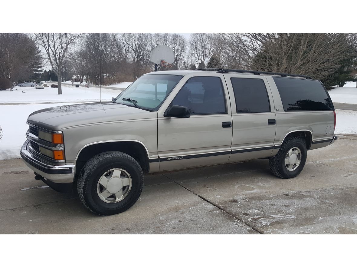1999 Chevrolet Suburban for sale by owner in West Lafayette