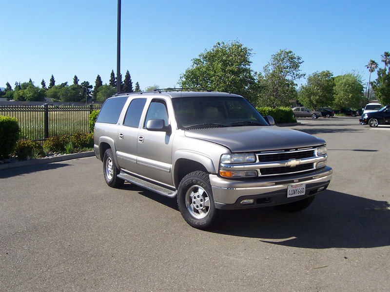 2002 Chevrolet Suburban for sale by owner in FAIRFIELD