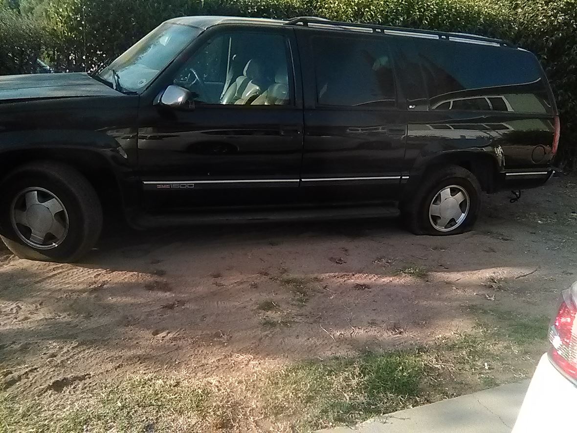 2002 Chevrolet Suburban for sale by owner in Redlands