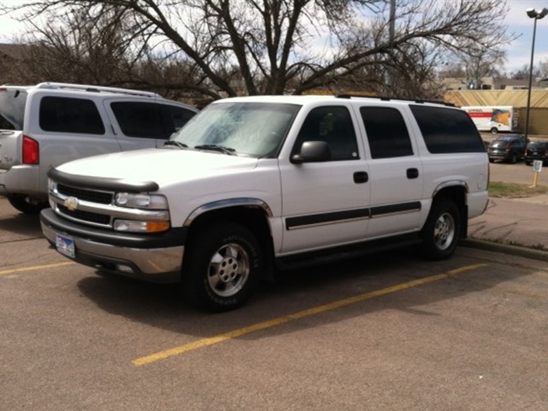 2003 Chevrolet Suburban for sale by owner in SIOUX FALLS