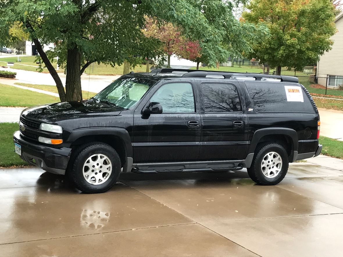 2004 Chevrolet Suburban for sale by owner in Cedar Rapids