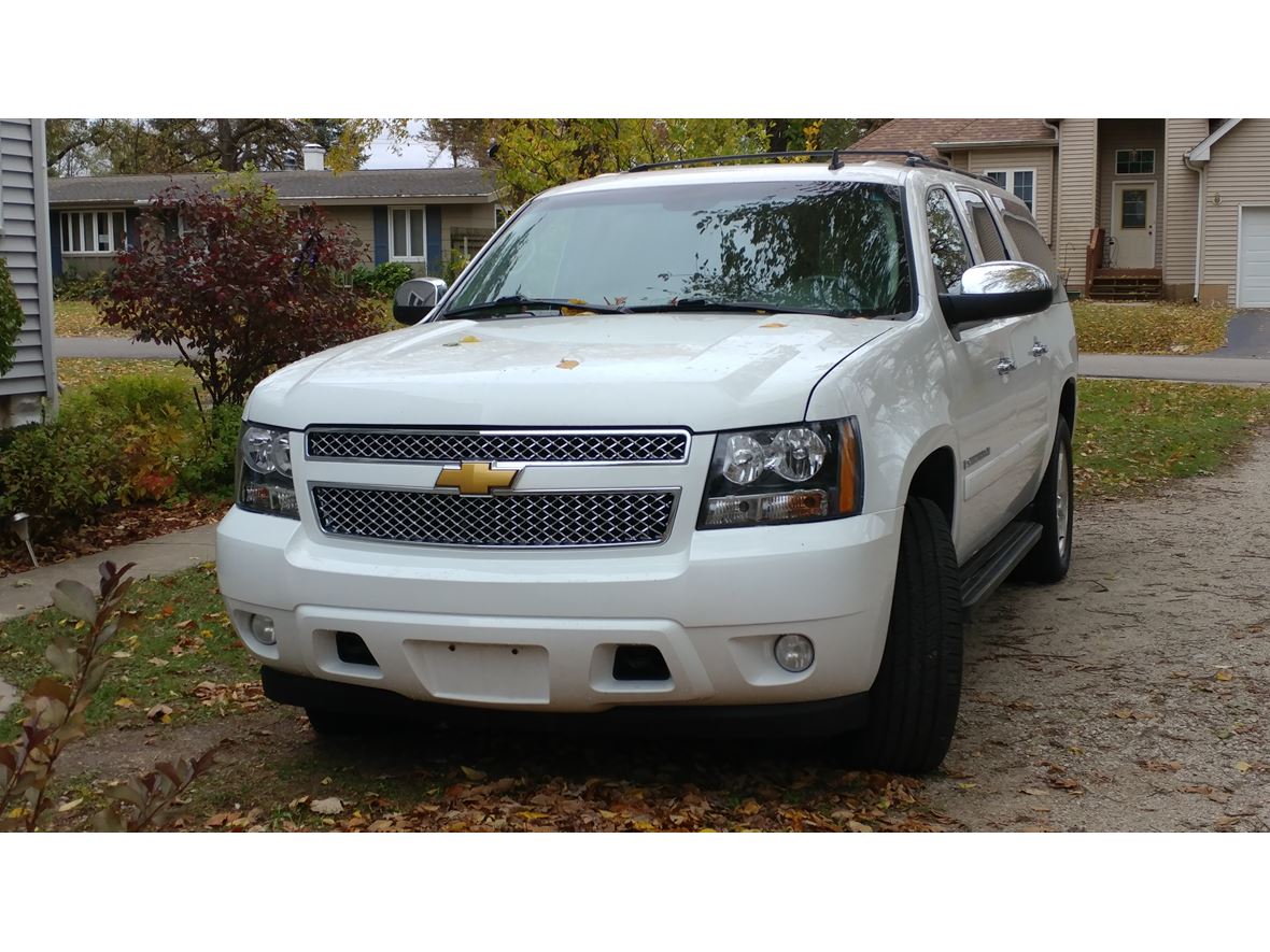2008 Chevrolet Suburban for sale by owner in Pell Lake