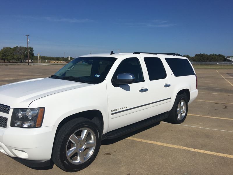 2013 Chevrolet Suburban for sale by owner in Caddo Mills