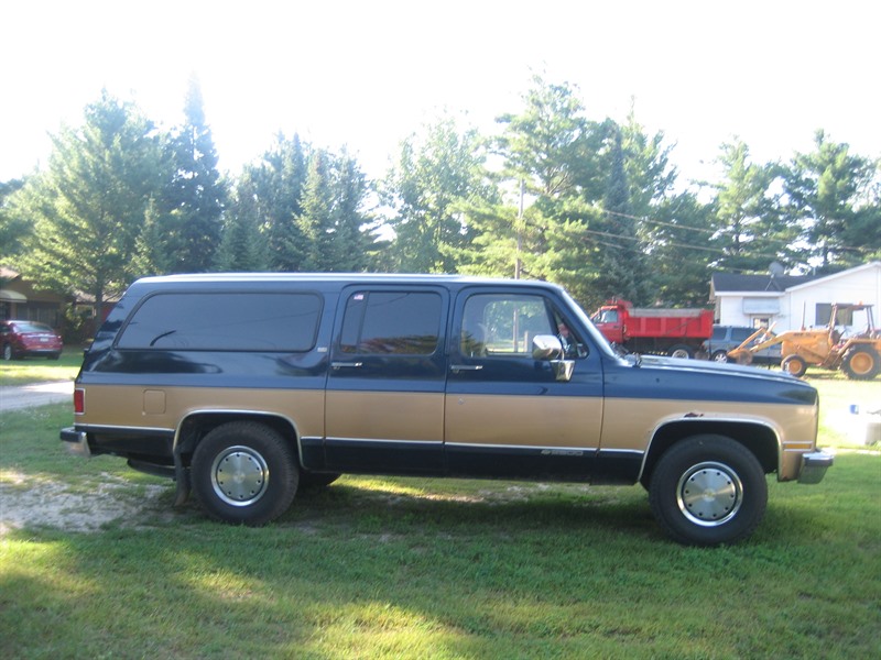 1989 Chevrolet Suburban 3/4 Ton for sale by owner in SAINT HELEN