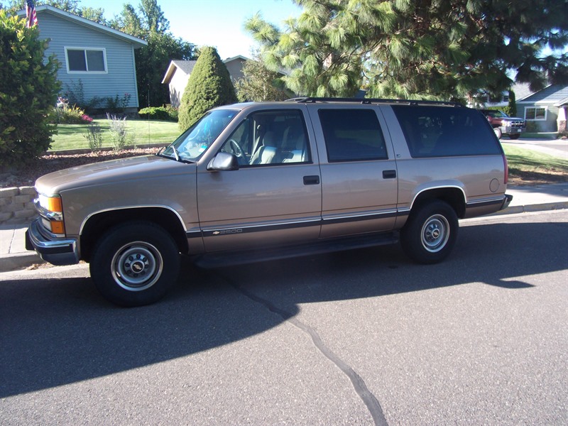 1996 Chevrolet Suburban 3/4 Ton for sale by owner in KENNEWICK