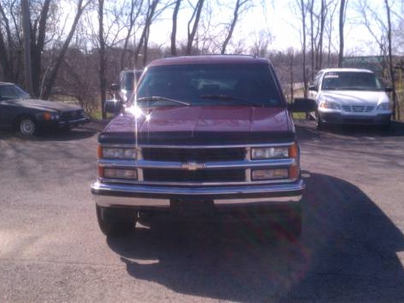 1999 Chevrolet Tahoe for sale by owner in JEFFERSON CITY