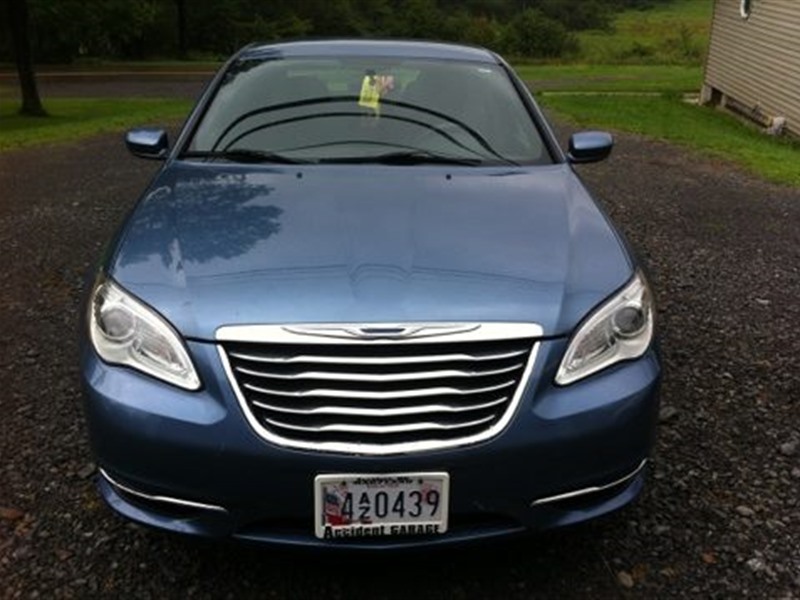 2011 Chrysler 200 for sale by owner in OAKLAND