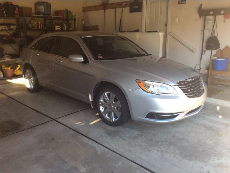 2011 Chrysler 200 for sale by owner in South Lyon