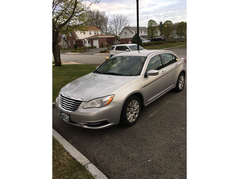 2012 Chrysler 200 for sale by owner in Cranston