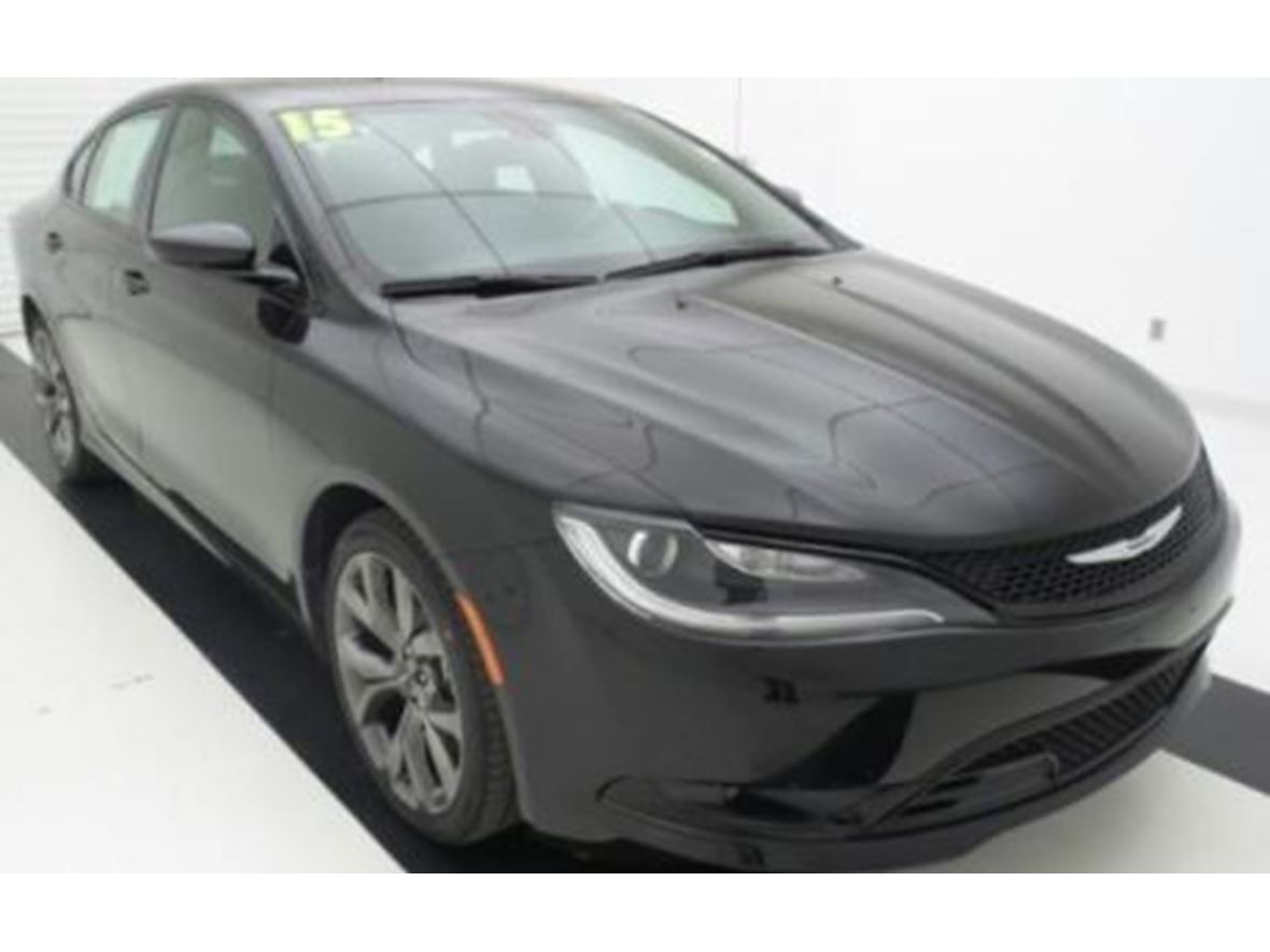 2015 Chrysler 200 S for sale by owner in Lawrence