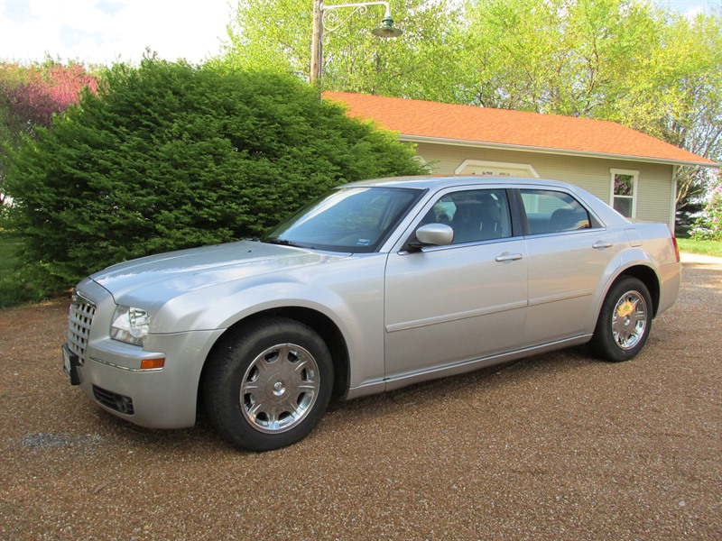 2005 Chrysler 300 for sale by owner in SAINT JACOB