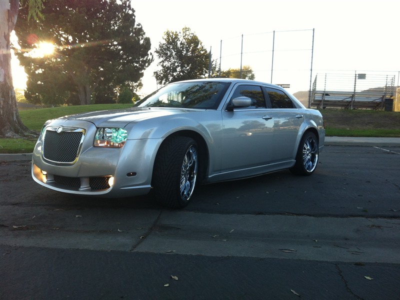 2006 Chrysler 300 for sale by owner in THOUSAND OAKS