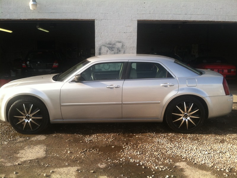 2007 Chrysler 300 for sale by owner in FISHERS