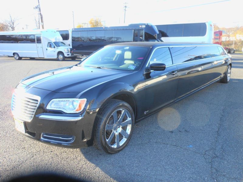2014 Chrysler 300 Series for sale by owner in Cedarville