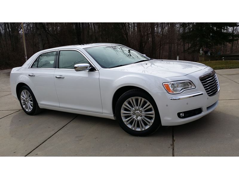 2014 Chrysler 300C for sale by owner in Ortonville