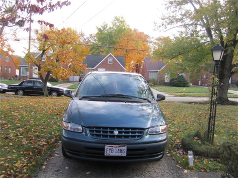 2000 Chrysler Grand Voyager for sale by owner in CLEVELAND