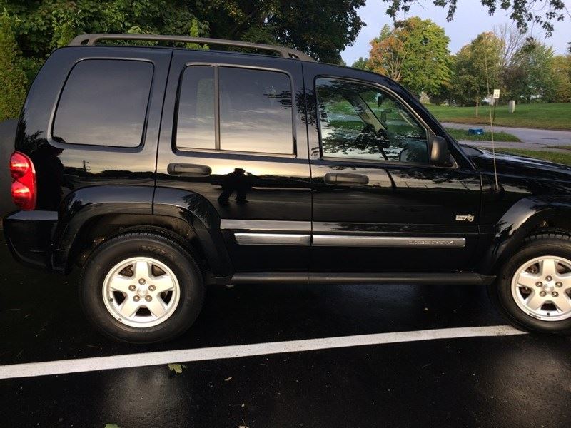 2006 Chrysler Jeep Liberty  for sale by owner in Mount Pleasant