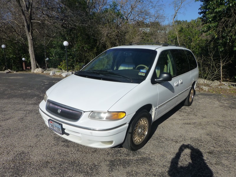 1996 Chrysler Town & Country for sale by owner in AUSTIN