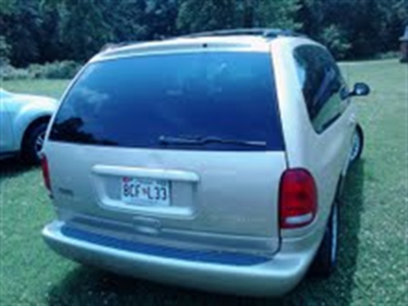 1999 Chrysler Town & Country for sale by owner in GLEN BURNIE