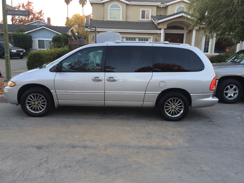 2000 Chrysler Town & Country for sale by owner in SAN JOSE