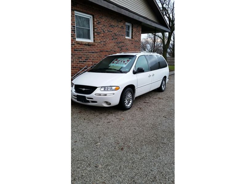 2000 Chrysler Town & Country for sale by owner in Chillicothe
