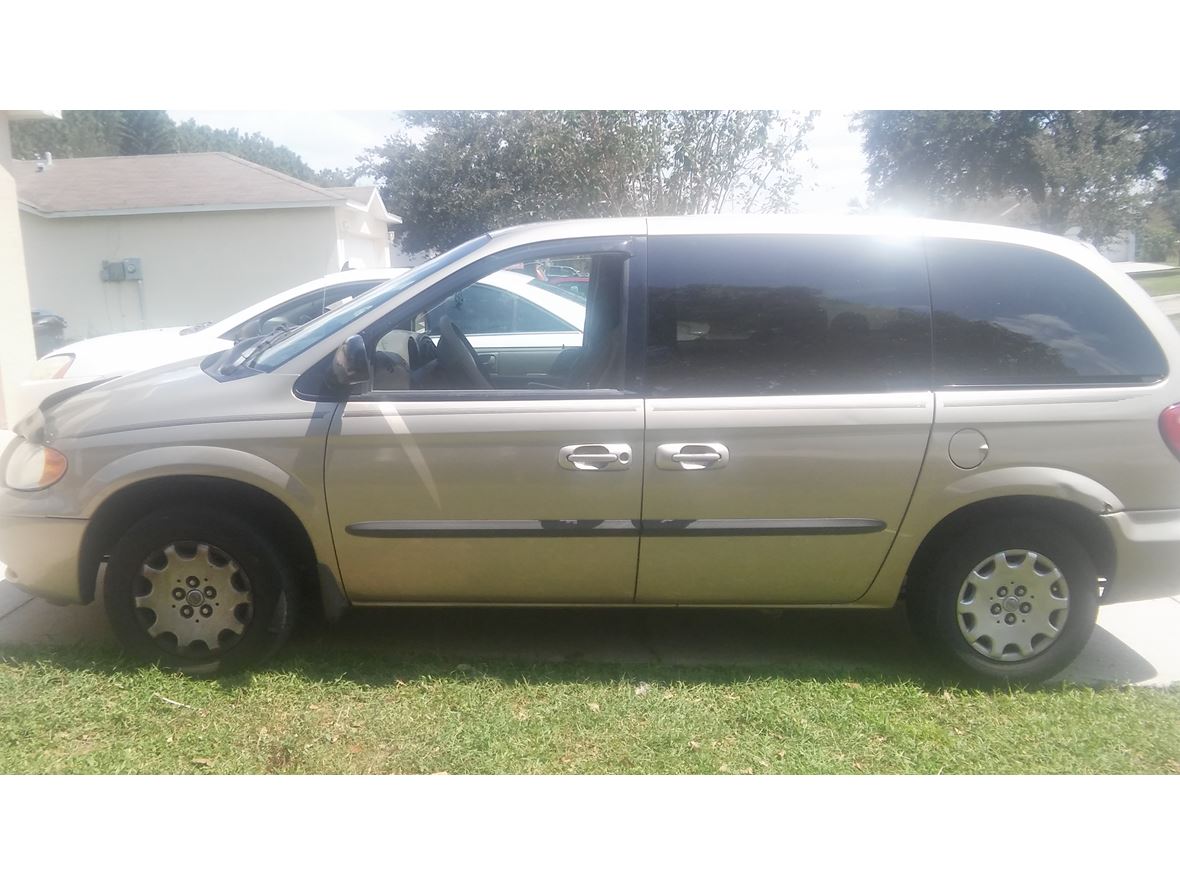 2004 Chrysler Town & Country for sale by owner in Auburndale