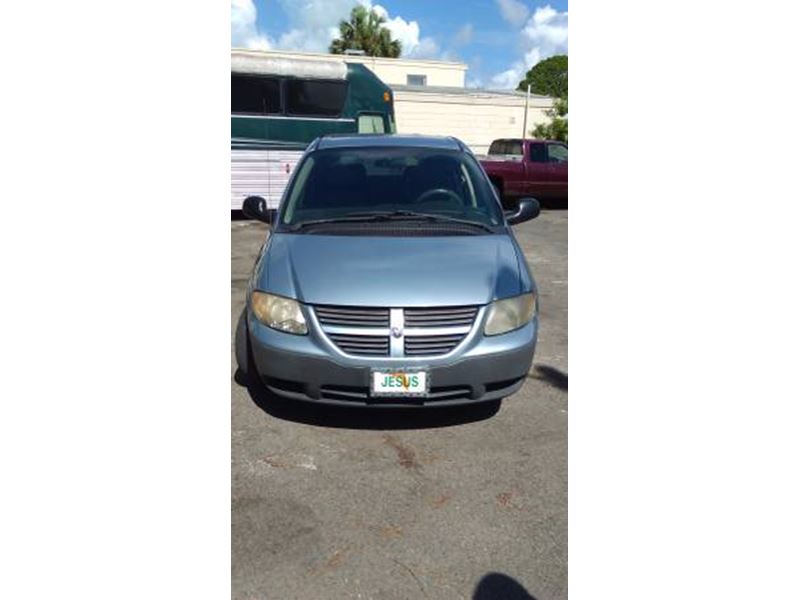 2005 Chrysler Town & Country for sale by owner in Fort Pierce