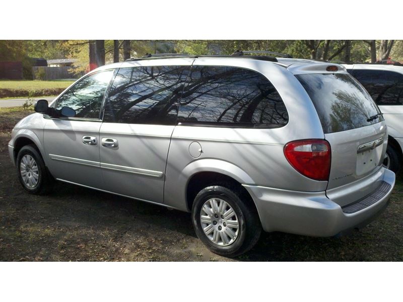 2005 Chrysler Town & Country for sale by owner in Summerville