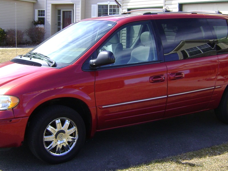 2006 Chrysler Town & Country for sale by owner in FARMINGTON