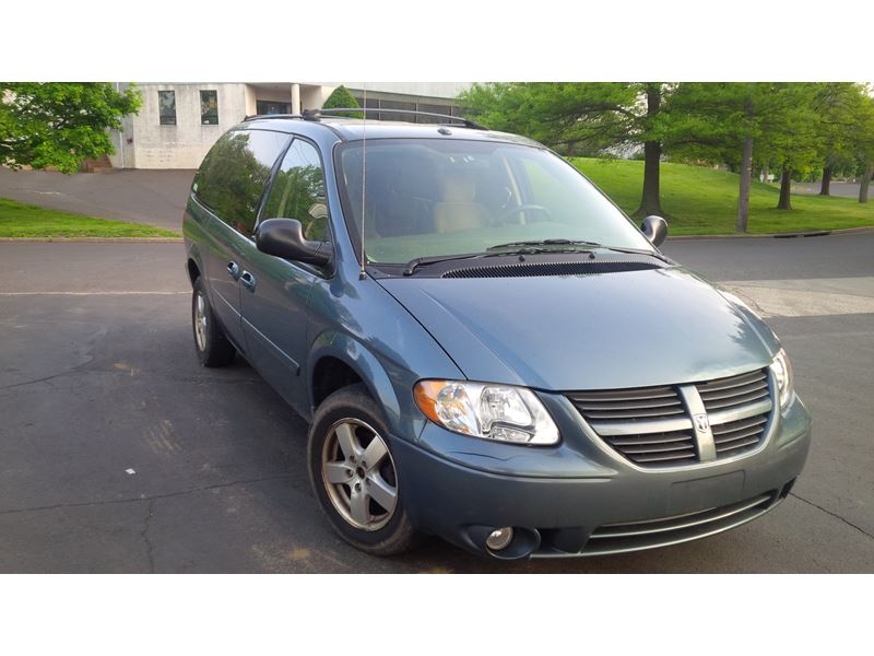 2006 Chrysler Town & Country for sale by owner in Philadelphia
