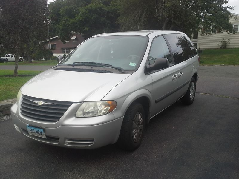 2006 Chrysler Town & Country for sale by owner in North Branford