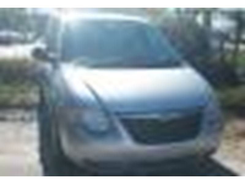 2006 Chrysler Town & Country for sale by owner in Longwood