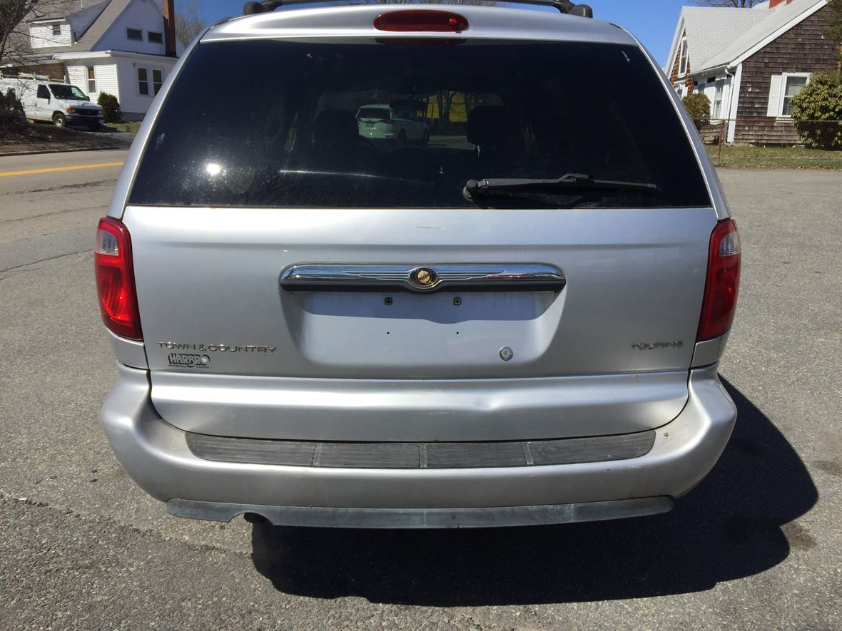 2006 Chrysler Town & Country for sale by owner in East Bridgewater