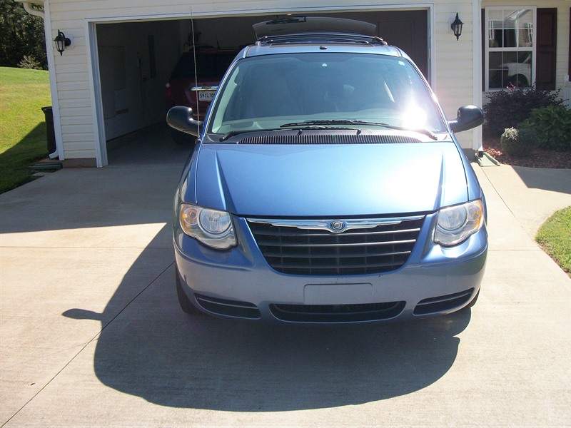 2007 Chrysler Town & Country for sale by owner in HENDERSONVILLE