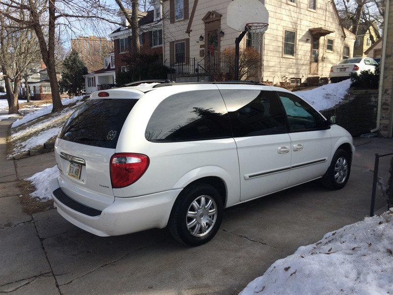 2007 Chrysler Town & Country for sale by owner in OMAHA
